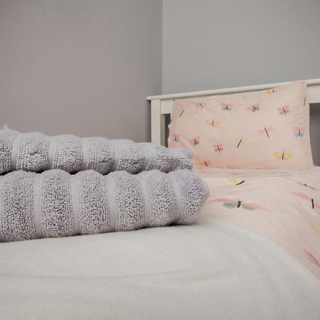 Bonhill Getaway Apartment ดัมบาร์ตัน ภายนอก รูปภาพ