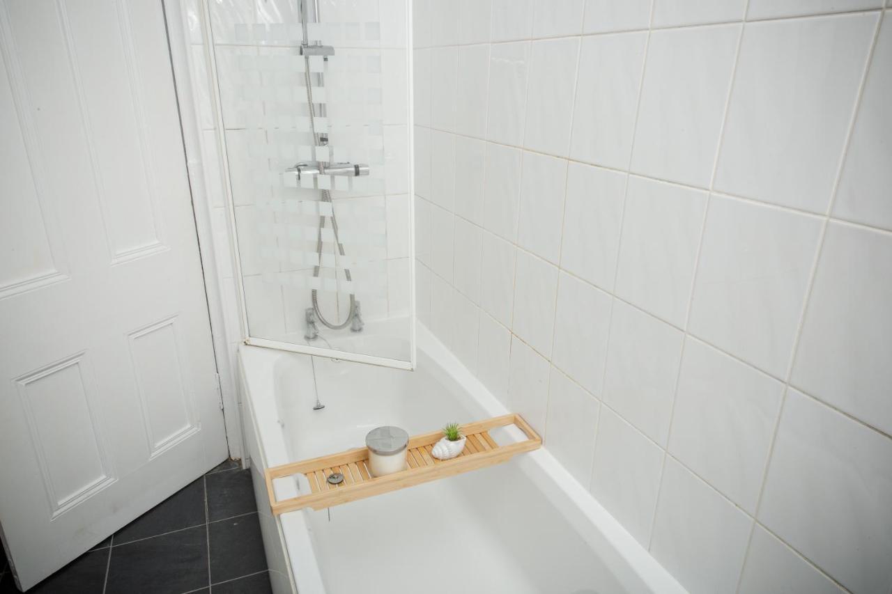 Bonhill Getaway Apartment ดัมบาร์ตัน ภายนอก รูปภาพ