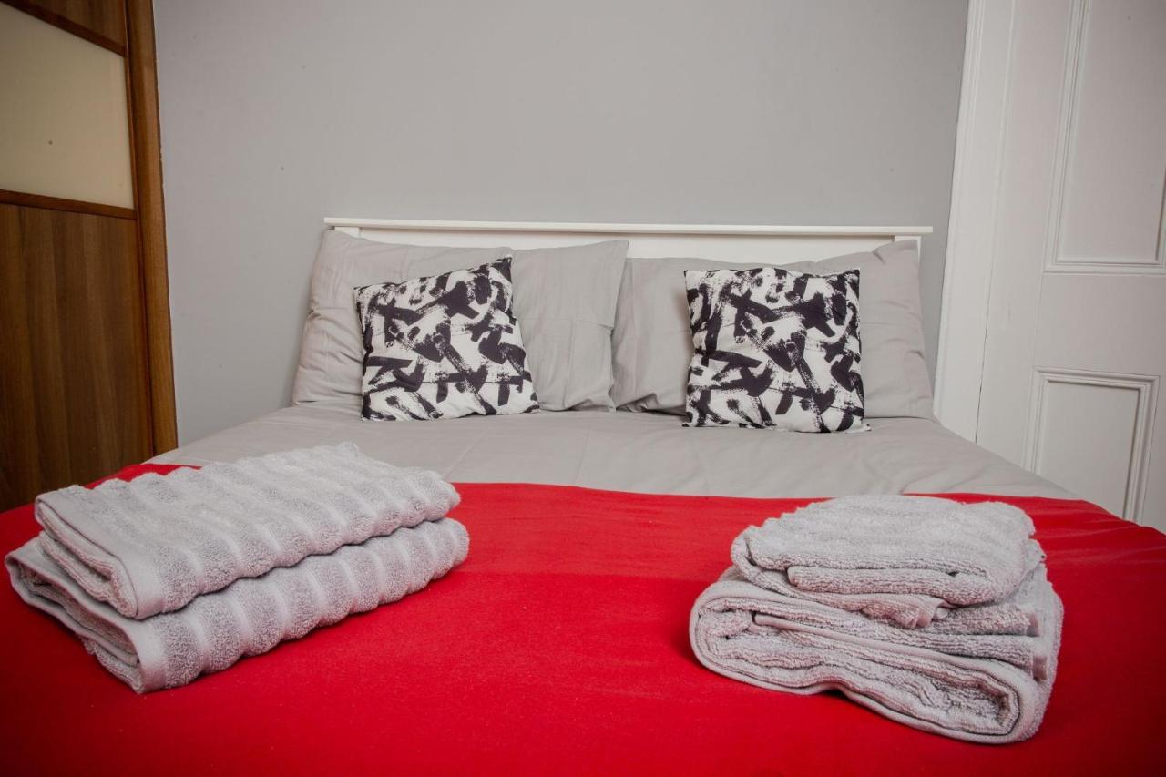 Bonhill Getaway Apartment ดัมบาร์ตัน ภายนอก รูปภาพ